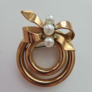 Rose Gold Tone Metal Wreath Bow Pearl Pin Brooch